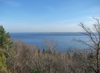 Река Кама (Воткинское водохранилище) вверх по течению. (Eugene Sky)