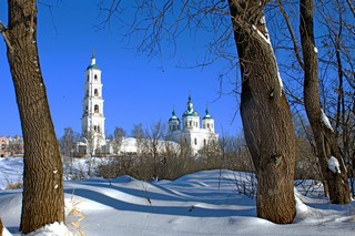 Спасский Собор. Вид с берега р. Тойма (Инна Соколова)