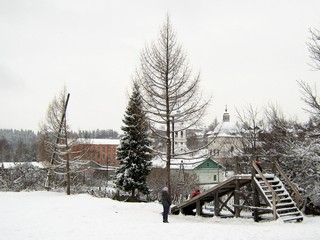 Детская горка, первый снег (Дмитрий Зонов)