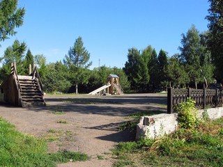 Новогодняя площадка летом (Дмитрий Зонов)